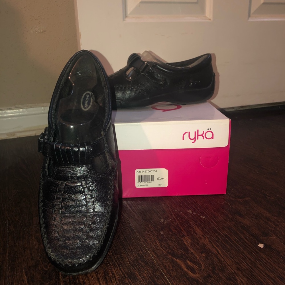 Size 8 1/2 shoes